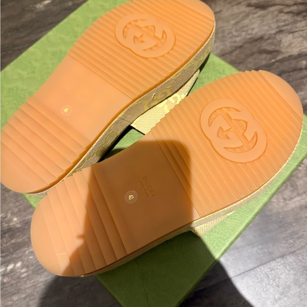 BRAND NEW Gucci Butter Yellow and Beige GG Canvas Platform Slides - Picture 3 of 7